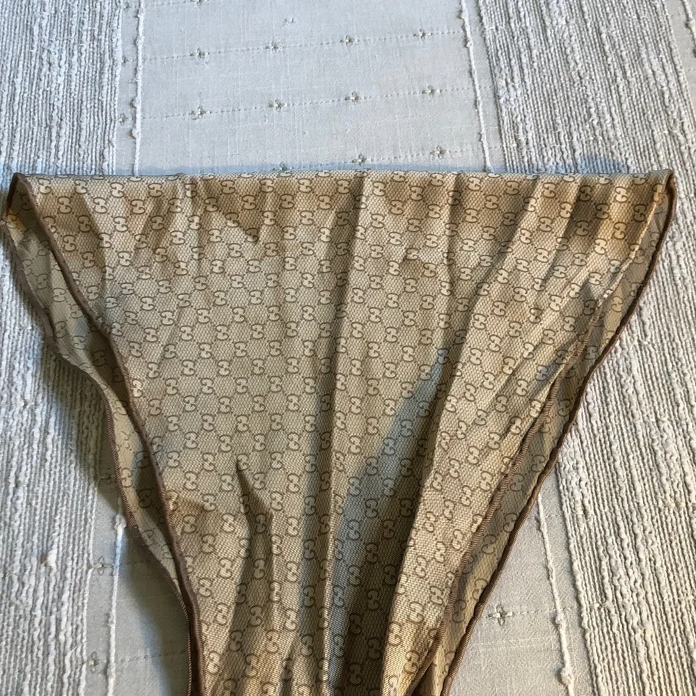✨Authentic Vintage Gucci Scarf